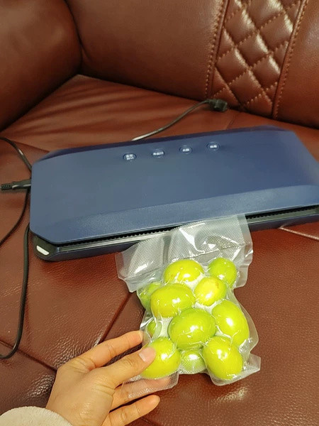 封口机操作简单，密封严实，延长食物保质期